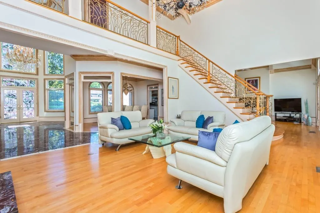 655 Fair Oaks Manor, Sandy Springs, Georgia 30327, 5 Bedrooms Bedrooms, ,6 BathroomsBathrooms,Residential,Sold,655 Fair Oaks Manor,6733564