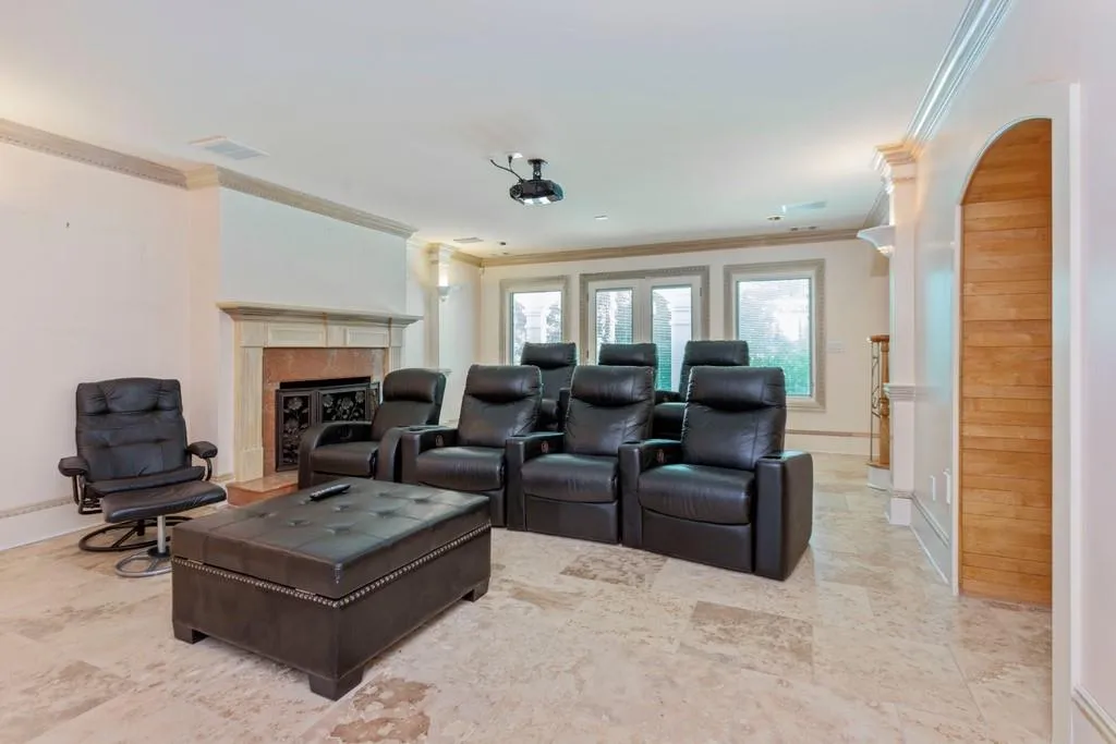 655 Fair Oaks Manor, Sandy Springs, Georgia 30327, 5 Bedrooms Bedrooms, ,6 BathroomsBathrooms,Residential,Sold,655 Fair Oaks Manor,6733564