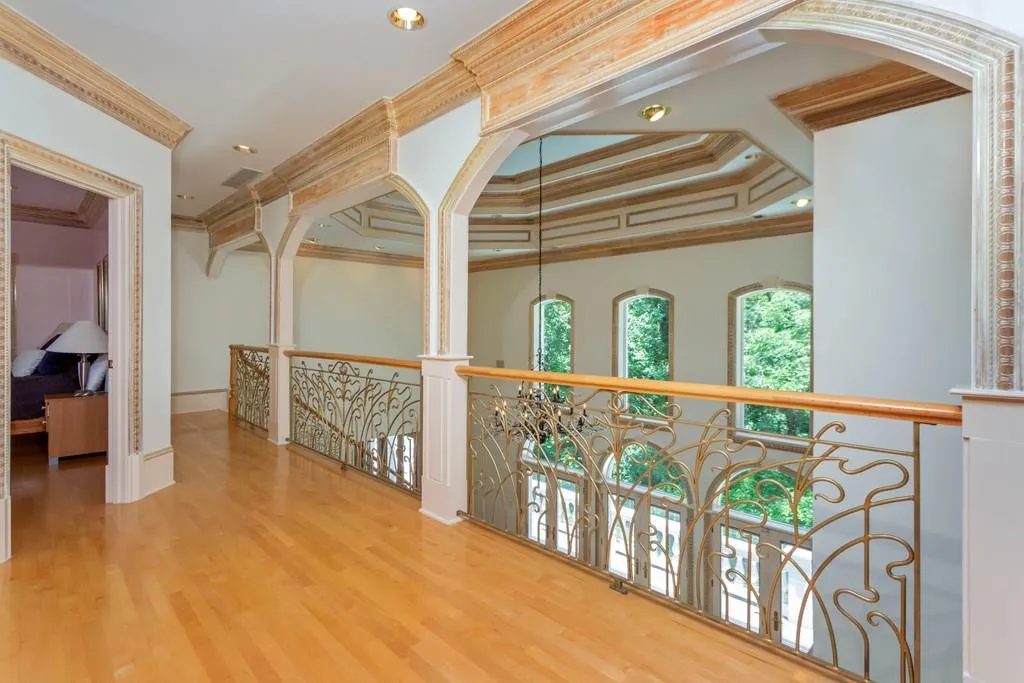 655 Fair Oaks Manor, Sandy Springs, Georgia 30327, 5 Bedrooms Bedrooms, ,6 BathroomsBathrooms,Residential,Sold,655 Fair Oaks Manor,6733564