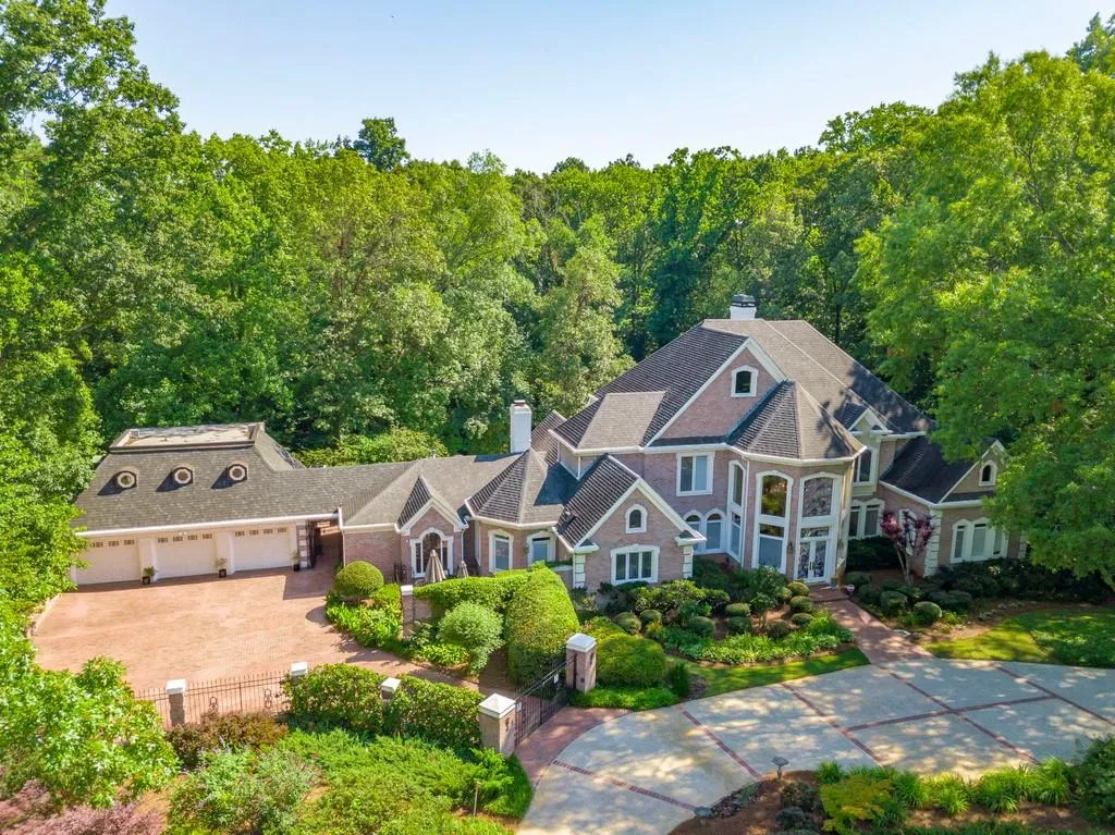 655 Fair Oaks Manor, Sandy Springs, Georgia 30327, 5 Bedrooms Bedrooms, ,6 BathroomsBathrooms,Residential,Sold,655 Fair Oaks Manor,6733564