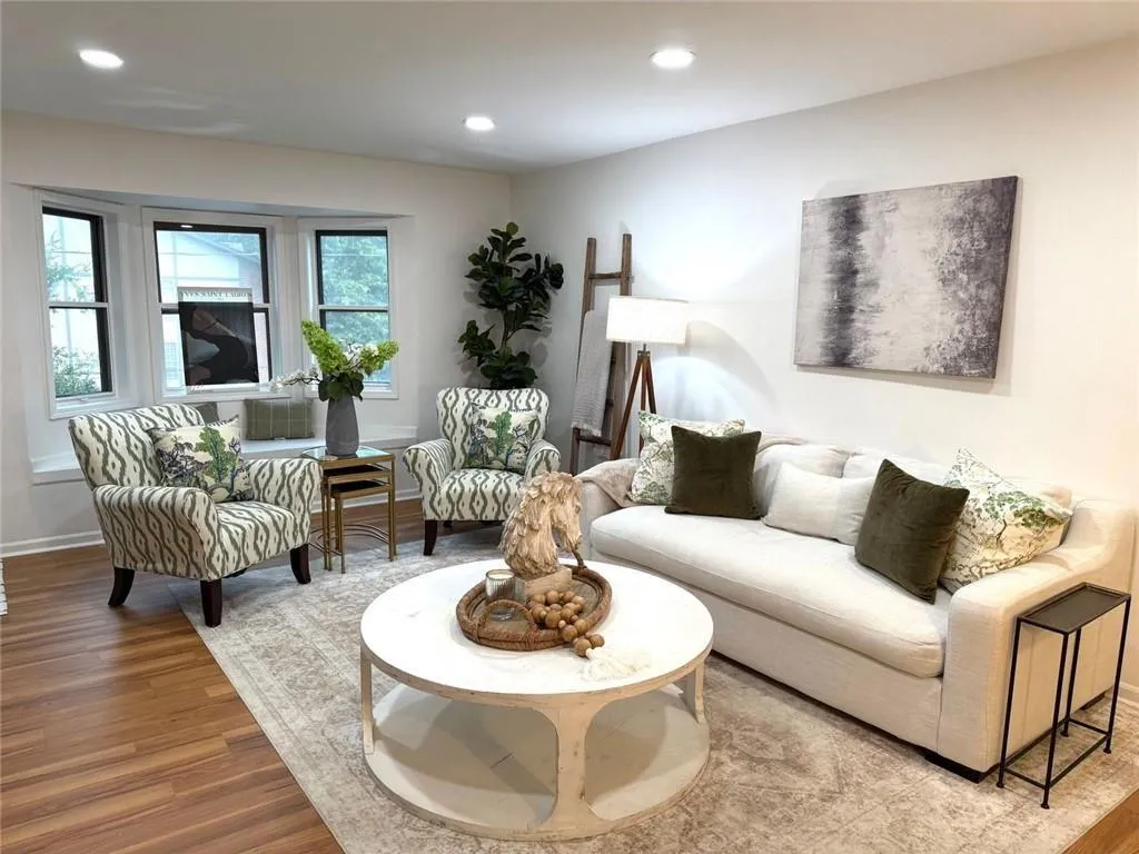 6851 Roswell Road Unit N-20, Sandy Springs, Georgia 30328, 3 Bedrooms Bedrooms, ,2 BathroomsBathrooms,Residential,For Sale,6851 Roswell Road Unit N-20,7656031