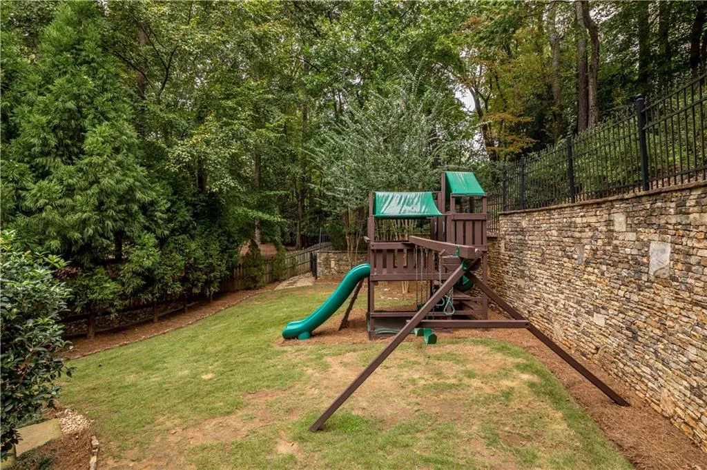 7800 Landowne Drive, Sandy Springs, Georgia 30350, 5 Bedrooms Bedrooms, ,4 BathroomsBathrooms,Residential,Sold,7800 Landowne Drive,5957331