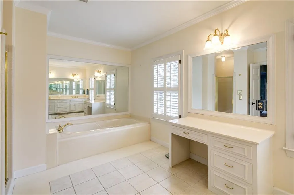 7800 Landowne Drive, Sandy Springs, Georgia 30350, 5 Bedrooms Bedrooms, ,4 BathroomsBathrooms,Residential,Sold,7800 Landowne Drive,5957331