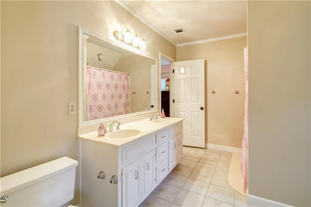 7800 Landowne Drive, Sandy Springs, Georgia 30350, 5 Bedrooms Bedrooms, ,4 BathroomsBathrooms,Residential,Sold,7800 Landowne Drive,5957331