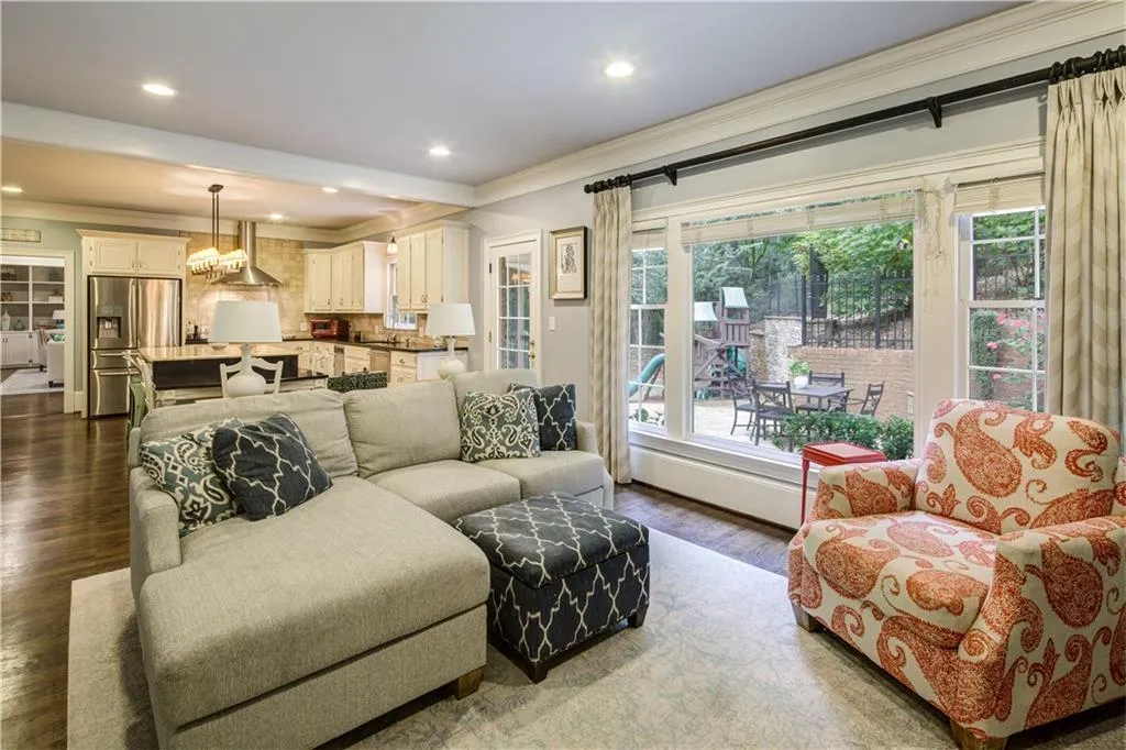 7800 Landowne Drive, Sandy Springs, Georgia 30350, 5 Bedrooms Bedrooms, ,4 BathroomsBathrooms,Residential,Sold,7800 Landowne Drive,5957331