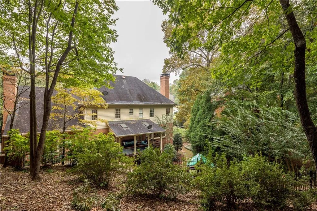 7800 Landowne Drive, Sandy Springs, Georgia 30350, 5 Bedrooms Bedrooms, ,4 BathroomsBathrooms,Residential,Sold,7800 Landowne Drive,5957331