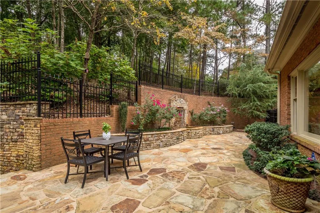 7800 Landowne Drive, Sandy Springs, Georgia 30350, 5 Bedrooms Bedrooms, ,4 BathroomsBathrooms,Residential,Sold,7800 Landowne Drive,5957331