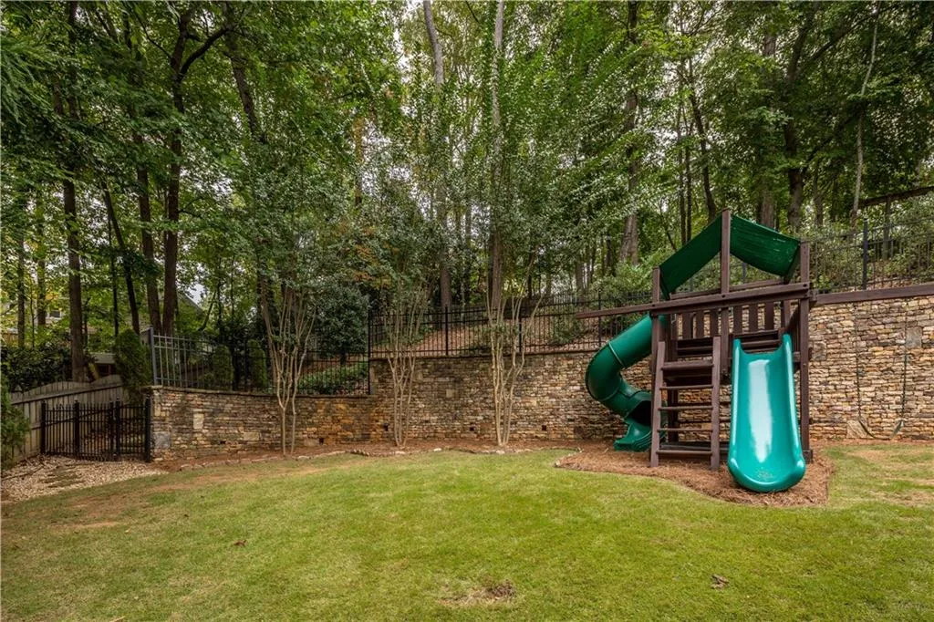 7800 Landowne Drive, Sandy Springs, Georgia 30350, 5 Bedrooms Bedrooms, ,4 BathroomsBathrooms,Residential,Sold,7800 Landowne Drive,5957331