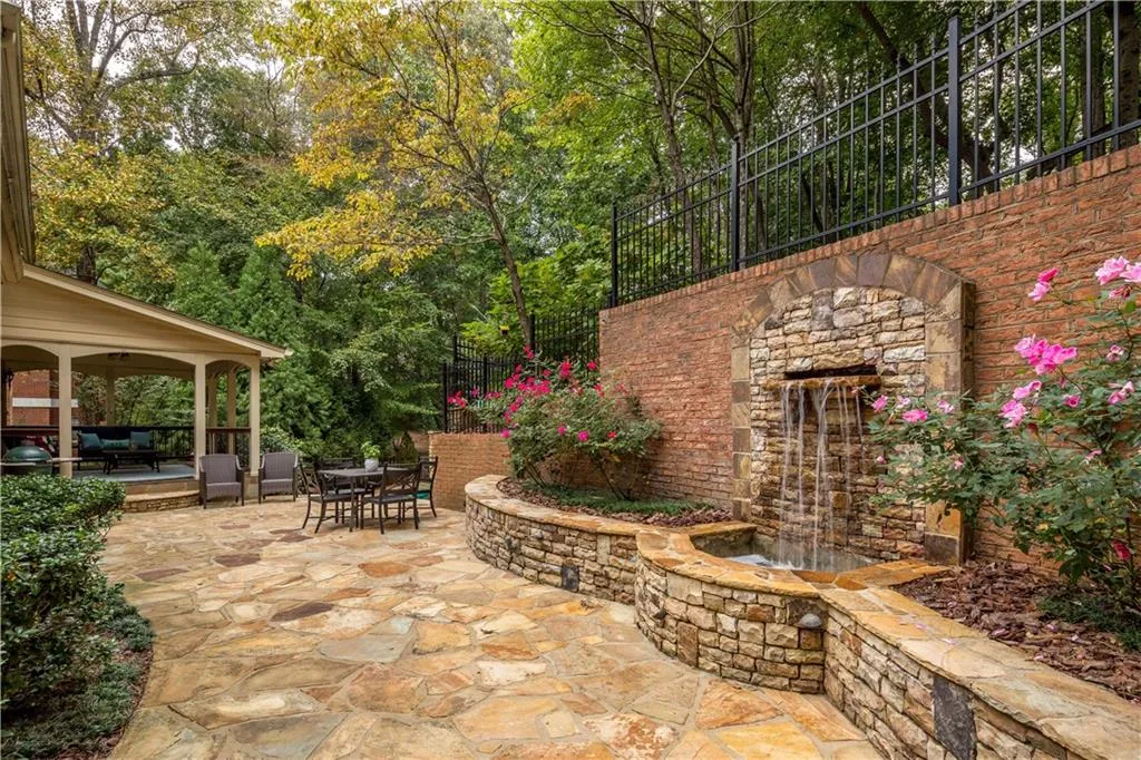 7800 Landowne Drive, Sandy Springs, Georgia 30350, 5 Bedrooms Bedrooms, ,4 BathroomsBathrooms,Residential,Sold,7800 Landowne Drive,5957331