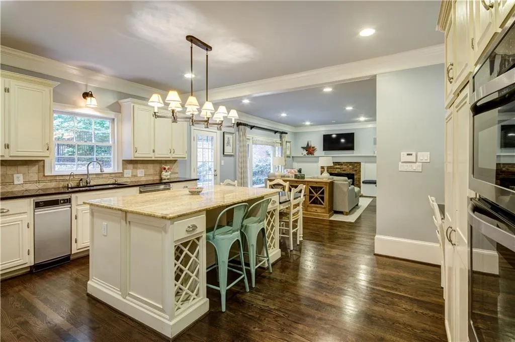 7800 Landowne Drive, Sandy Springs, Georgia 30350, 5 Bedrooms Bedrooms, ,4 BathroomsBathrooms,Residential,Sold,7800 Landowne Drive,5957331