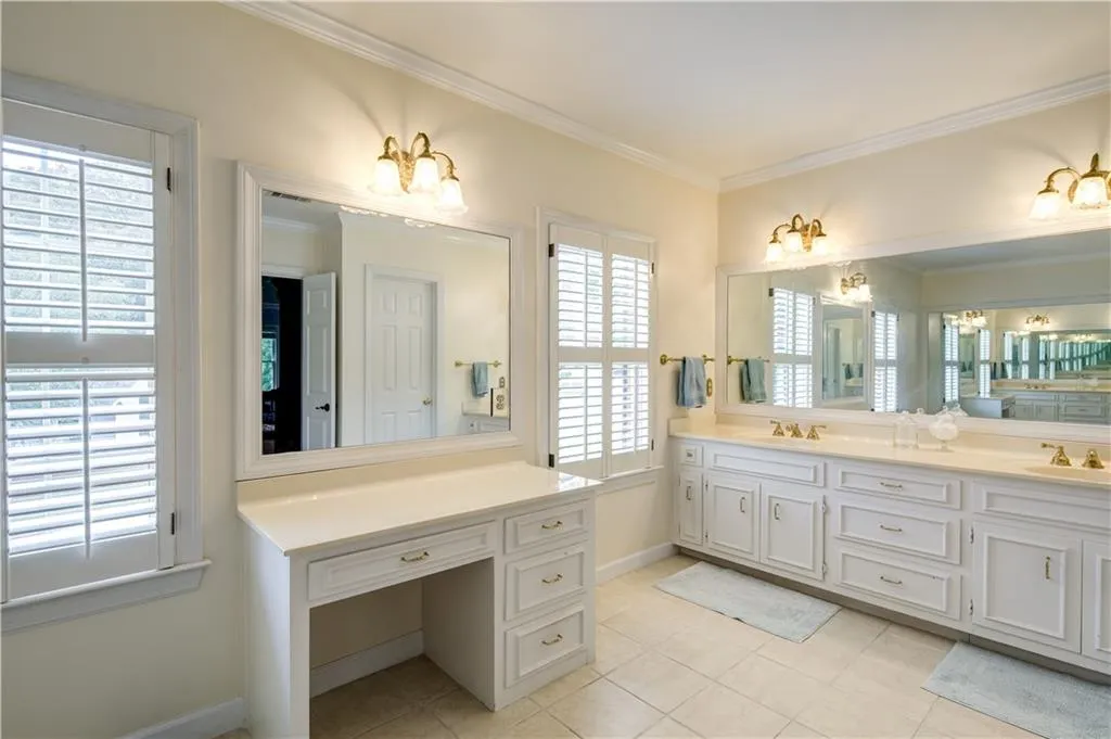 7800 Landowne Drive, Sandy Springs, Georgia 30350, 5 Bedrooms Bedrooms, ,4 BathroomsBathrooms,Residential,Sold,7800 Landowne Drive,5957331