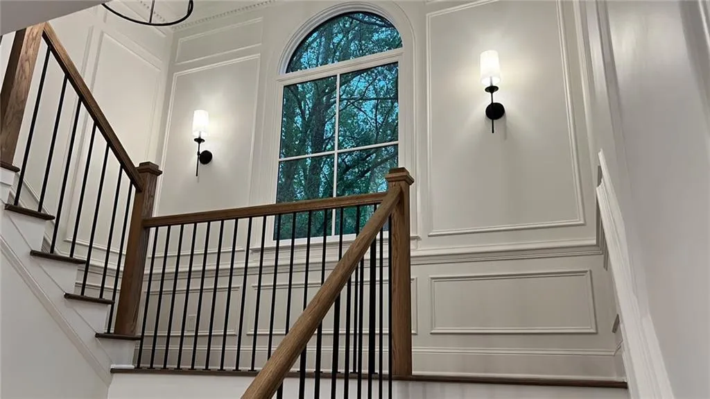 Stairs with a decorative wall