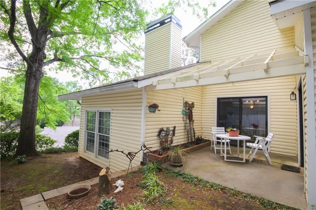 96 Dunwoody Springs Drive Unit 96, Sandy Springs, Georgia 30328, 3 Bedrooms Bedrooms, ,2 BathroomsBathrooms,Residential,Sold,96 Dunwoody Springs Drive Unit 96,5837502