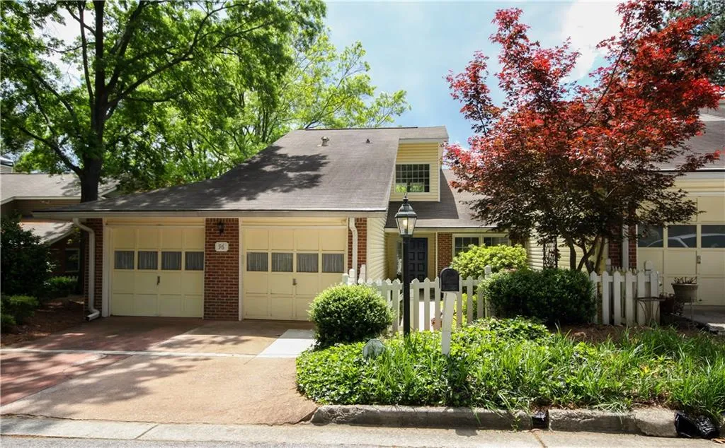 96 Dunwoody Springs Drive Unit 96, Sandy Springs, Georgia 30328, 3 Bedrooms Bedrooms, ,2 BathroomsBathrooms,Residential,Sold,96 Dunwoody Springs Drive Unit 96,5837502