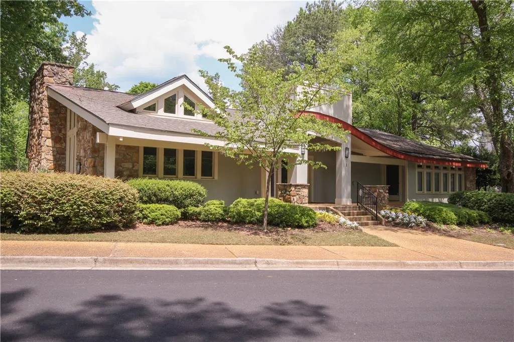 96 Dunwoody Springs Drive Unit 96, Sandy Springs, Georgia 30328, 3 Bedrooms Bedrooms, ,2 BathroomsBathrooms,Residential,Sold,96 Dunwoody Springs Drive Unit 96,5837502