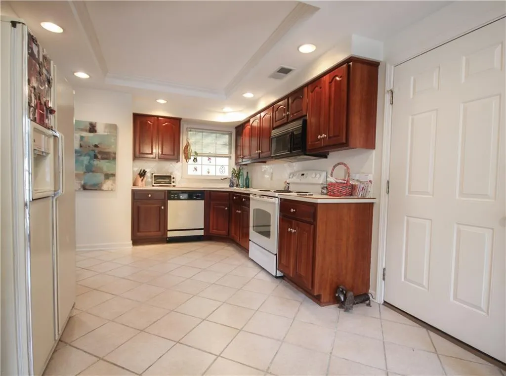 96 Dunwoody Springs Drive Unit 96, Sandy Springs, Georgia 30328, 3 Bedrooms Bedrooms, ,2 BathroomsBathrooms,Residential,Sold,96 Dunwoody Springs Drive Unit 96,5837502