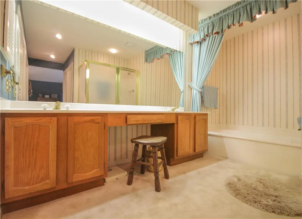 96 Dunwoody Springs Drive Unit 96, Sandy Springs, Georgia 30328, 3 Bedrooms Bedrooms, ,2 BathroomsBathrooms,Residential,Sold,96 Dunwoody Springs Drive Unit 96,5837502