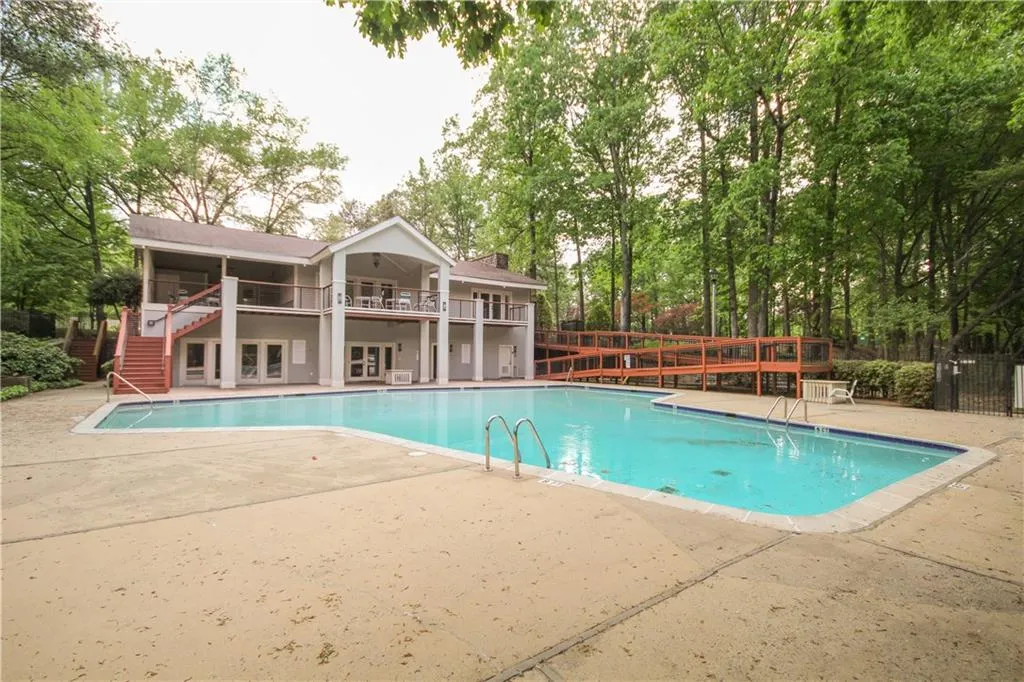 96 Dunwoody Springs Drive Unit 96, Sandy Springs, Georgia 30328, 3 Bedrooms Bedrooms, ,2 BathroomsBathrooms,Residential,Sold,96 Dunwoody Springs Drive Unit 96,5837502