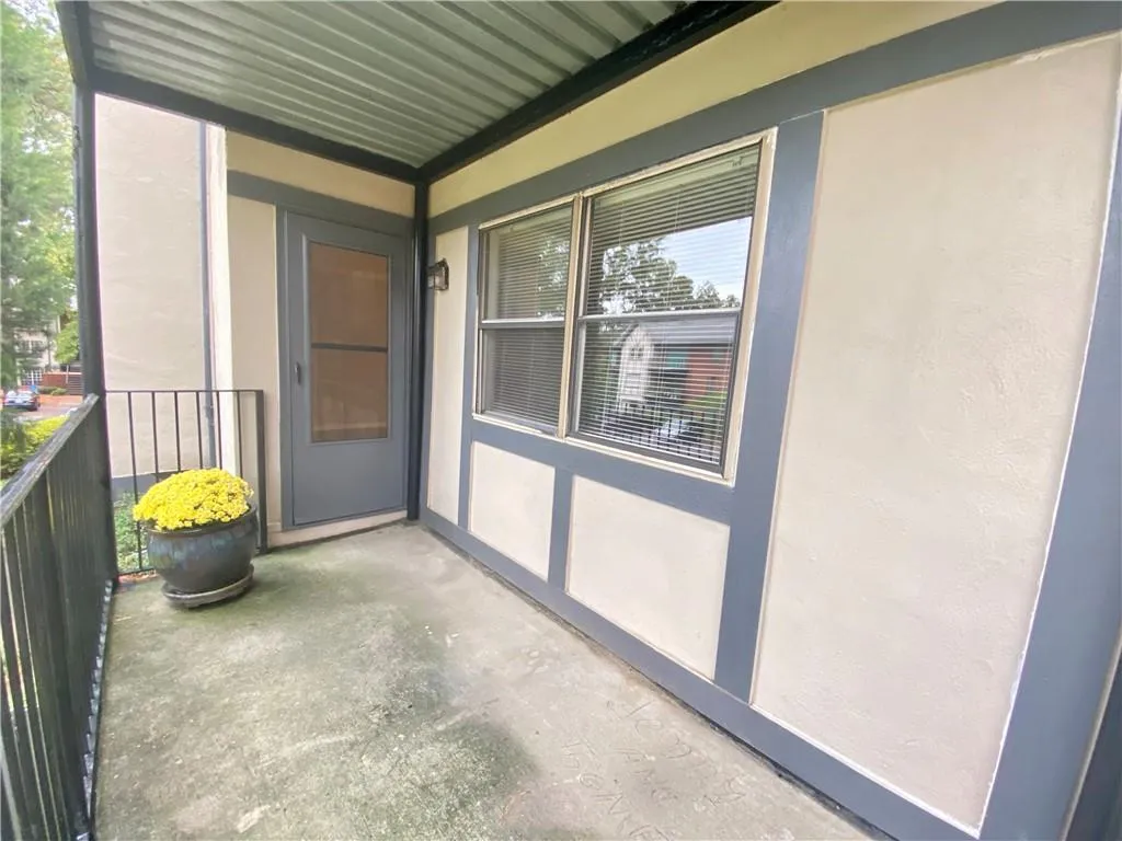 6851 Roswell Road Unit Q14, Sandy Springs, Georgia 30328, 3 Bedrooms Bedrooms, ,2 BathroomsBathrooms,Residential,Sold,6851 Roswell Road Unit Q14,7128500