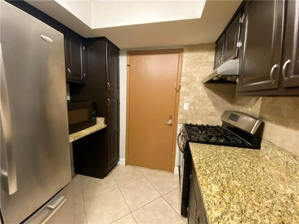 6851 Roswell Road Unit Q14, Sandy Springs, Georgia 30328, 3 Bedrooms Bedrooms, ,2 BathroomsBathrooms,Residential,Sold,6851 Roswell Road Unit Q14,7128500