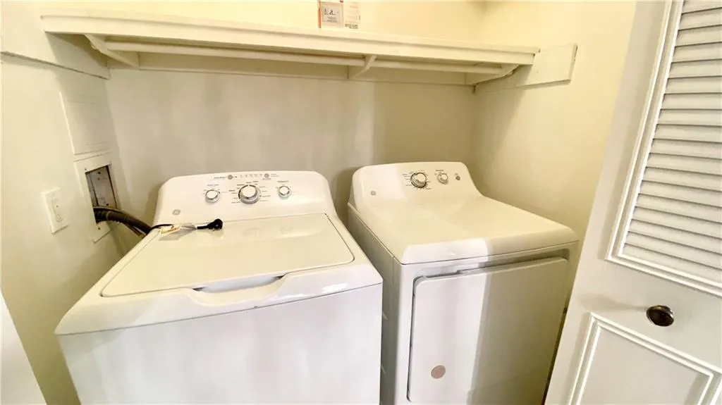 6851 Roswell Road Unit Q14, Sandy Springs, Georgia 30328, 3 Bedrooms Bedrooms, ,2 BathroomsBathrooms,Residential,Sold,6851 Roswell Road Unit Q14,7128500