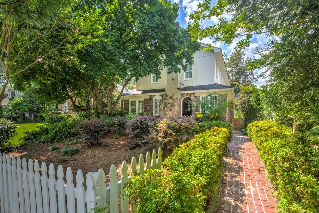233 E Wesley Road Ne, Atlanta, Georgia 30305, 4 Bedrooms Bedrooms, ,3 BathroomsBathrooms,Residential,Sold,233 E Wesley Road Ne,5949193