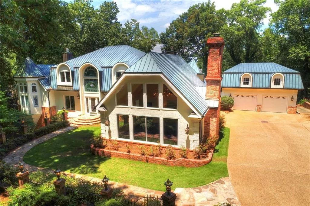 9185 Huntcliff Trace, Sandy Springs, Georgia 30350, 5 Bedrooms Bedrooms, ,5 BathroomsBathrooms,Residential,Sold,9185 Huntcliff Trace,6045366