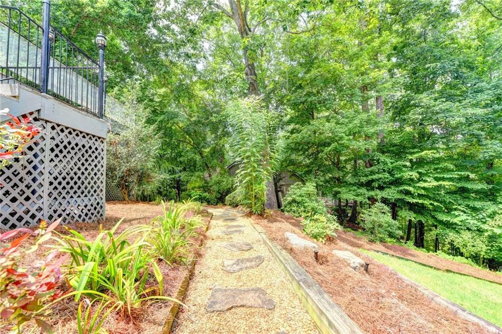 9185 Huntcliff Trace, Sandy Springs, Georgia 30350, 5 Bedrooms Bedrooms, ,5 BathroomsBathrooms,Residential,Sold,9185 Huntcliff Trace,6045366