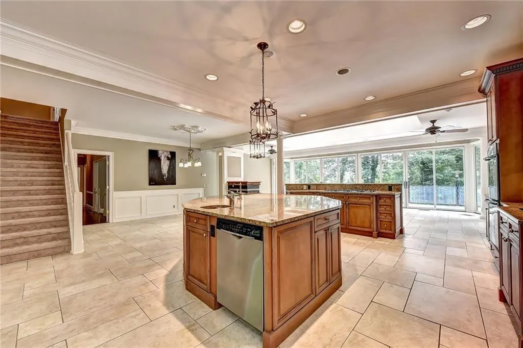 9185 Huntcliff Trace, Sandy Springs, Georgia 30350, 5 Bedrooms Bedrooms, ,5 BathroomsBathrooms,Residential,Sold,9185 Huntcliff Trace,6045366