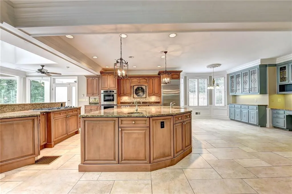 9185 Huntcliff Trace, Sandy Springs, Georgia 30350, 5 Bedrooms Bedrooms, ,5 BathroomsBathrooms,Residential,Sold,9185 Huntcliff Trace,6045366