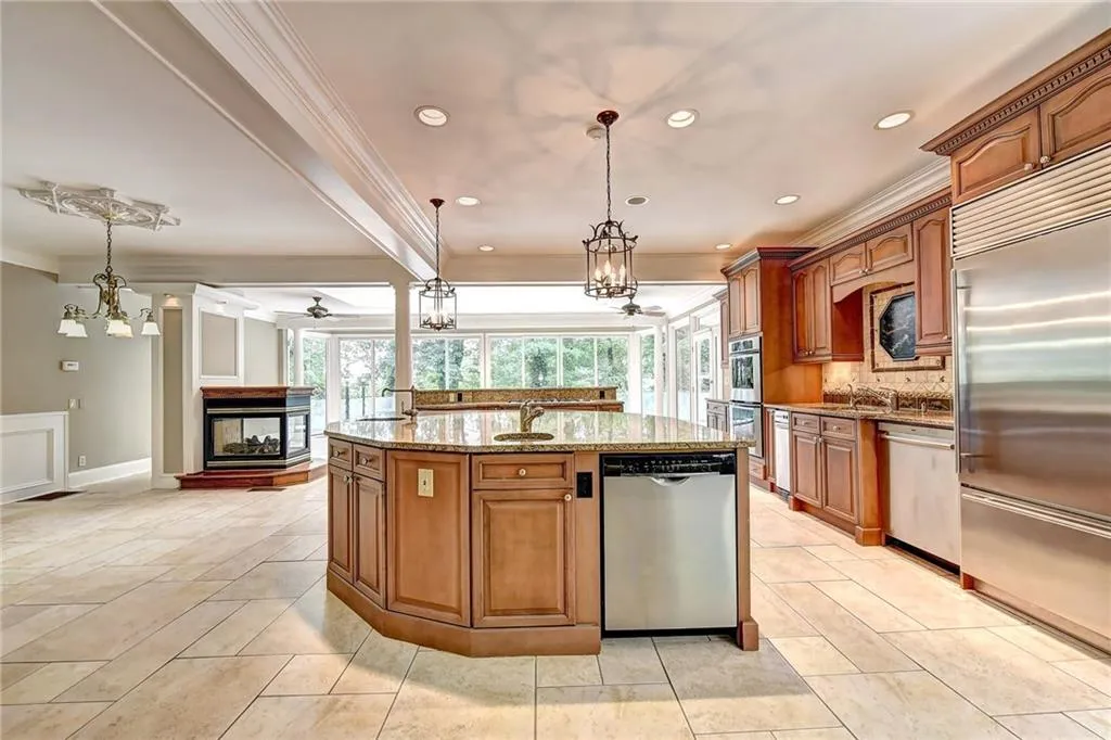 9185 Huntcliff Trace, Sandy Springs, Georgia 30350, 5 Bedrooms Bedrooms, ,5 BathroomsBathrooms,Residential,Sold,9185 Huntcliff Trace,6045366