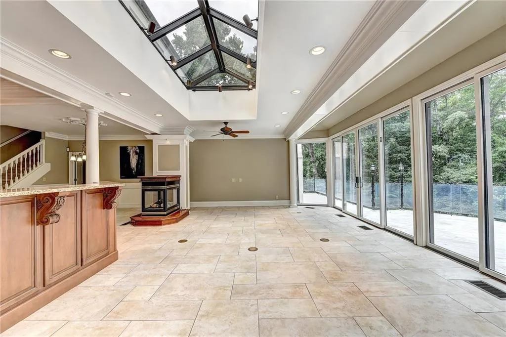 9185 Huntcliff Trace, Sandy Springs, Georgia 30350, 5 Bedrooms Bedrooms, ,5 BathroomsBathrooms,Residential,Sold,9185 Huntcliff Trace,6045366