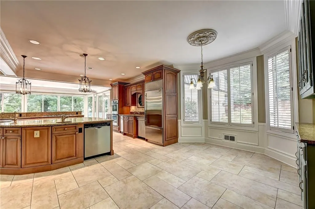 9185 Huntcliff Trace, Sandy Springs, Georgia 30350, 5 Bedrooms Bedrooms, ,5 BathroomsBathrooms,Residential,Sold,9185 Huntcliff Trace,6045366