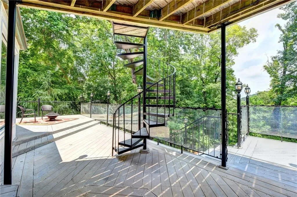 9185 Huntcliff Trace, Sandy Springs, Georgia 30350, 5 Bedrooms Bedrooms, ,5 BathroomsBathrooms,Residential,Sold,9185 Huntcliff Trace,6045366