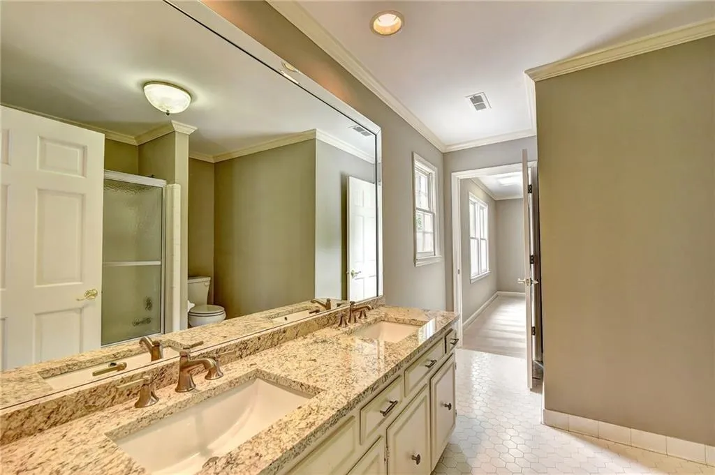 9185 Huntcliff Trace, Sandy Springs, Georgia 30350, 5 Bedrooms Bedrooms, ,5 BathroomsBathrooms,Residential,Sold,9185 Huntcliff Trace,6045366