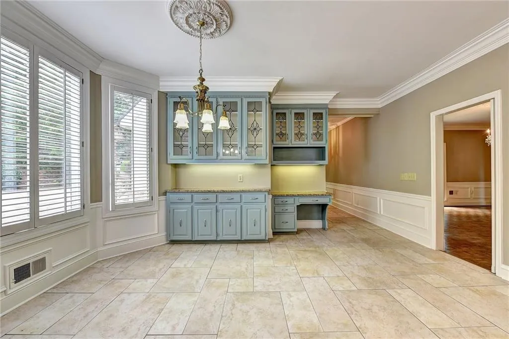 9185 Huntcliff Trace, Sandy Springs, Georgia 30350, 5 Bedrooms Bedrooms, ,5 BathroomsBathrooms,Residential,Sold,9185 Huntcliff Trace,6045366