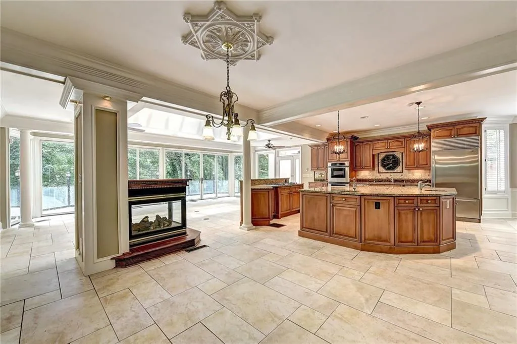 9185 Huntcliff Trace, Sandy Springs, Georgia 30350, 5 Bedrooms Bedrooms, ,5 BathroomsBathrooms,Residential,Sold,9185 Huntcliff Trace,6045366