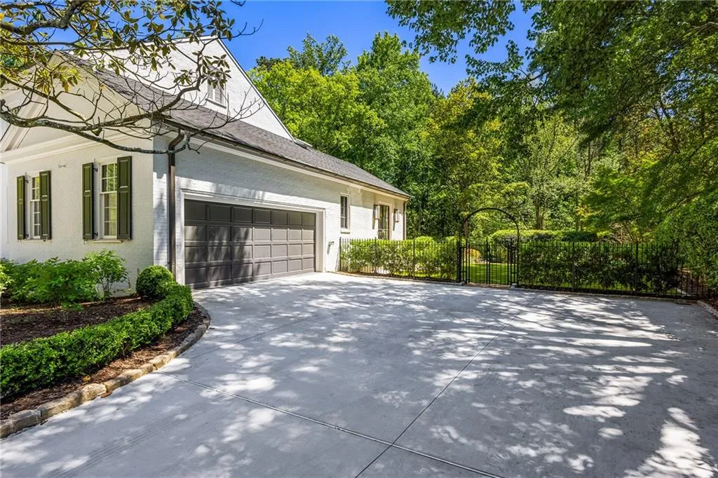 3216 Glen Arden Drive Nw, Atlanta, Georgia 30305, 6 Bedrooms Bedrooms, 0 ,5 BathroomsBathrooms,Residential,For Sale,3216 Glen Arden Drive Nw,7770586