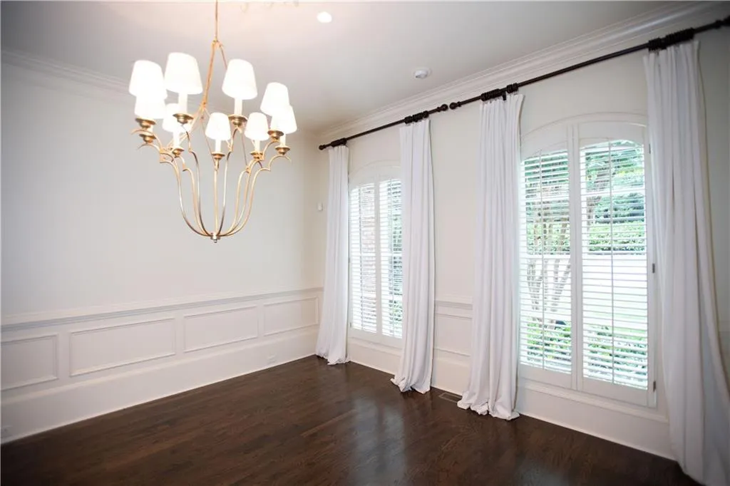 4555 Peachtree Dunwoody Road, Sandy Springs, Georgia 30342, 4 Bedrooms Bedrooms, ,4 BathroomsBathrooms,Residential,Sold,4555 Peachtree Dunwoody Road,6860913