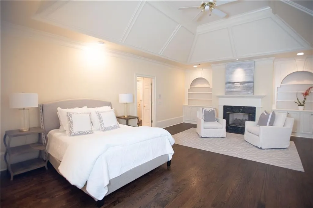 4555 Peachtree Dunwoody Road, Sandy Springs, Georgia 30342, 4 Bedrooms Bedrooms, ,4 BathroomsBathrooms,Residential,Sold,4555 Peachtree Dunwoody Road,6860913