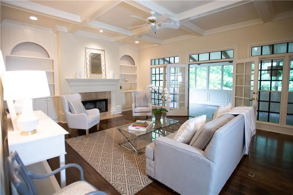 4555 Peachtree Dunwoody Road, Sandy Springs, Georgia 30342, 4 Bedrooms Bedrooms, ,4 BathroomsBathrooms,Residential,Sold,4555 Peachtree Dunwoody Road,6860913