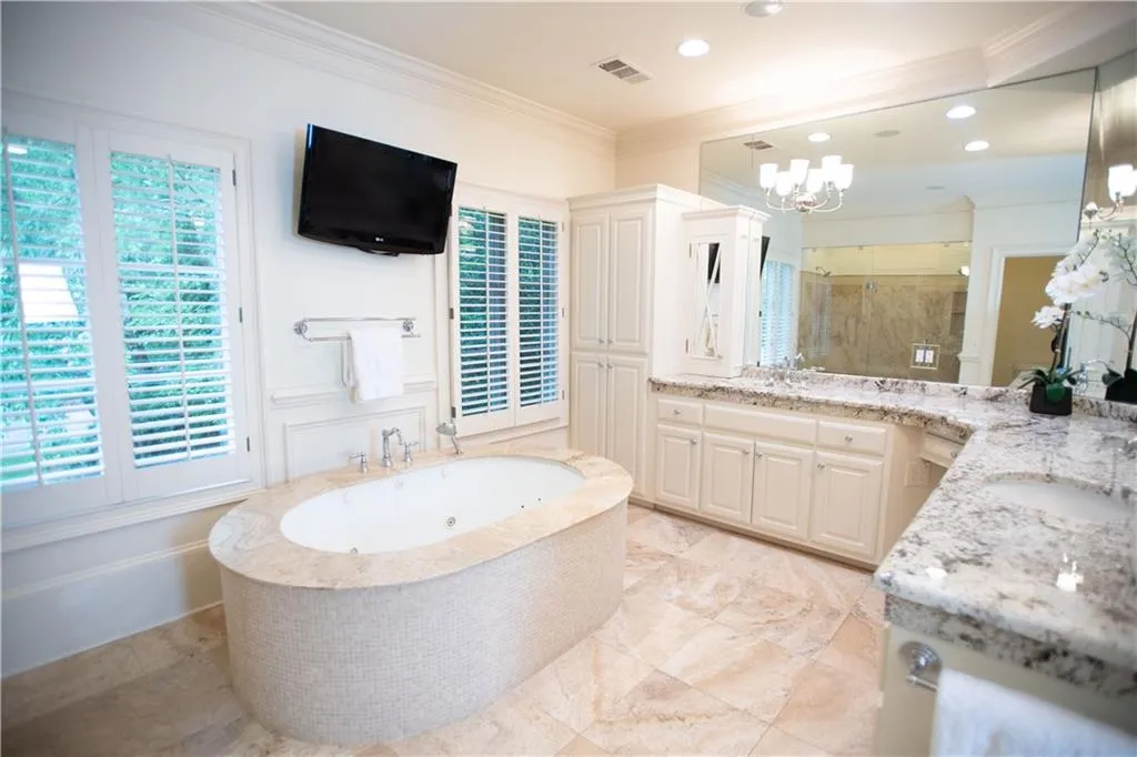 4555 Peachtree Dunwoody Road, Sandy Springs, Georgia 30342, 4 Bedrooms Bedrooms, ,4 BathroomsBathrooms,Residential,Sold,4555 Peachtree Dunwoody Road,6860913