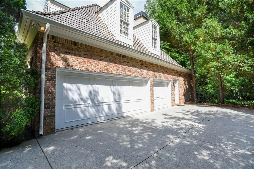 4555 Peachtree Dunwoody Road, Sandy Springs, Georgia 30342, 4 Bedrooms Bedrooms, ,4 BathroomsBathrooms,Residential,Sold,4555 Peachtree Dunwoody Road,6860913