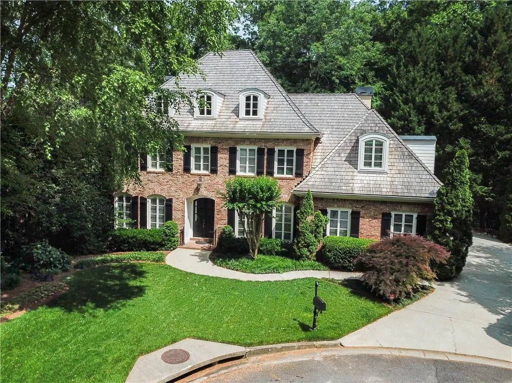4555 Peachtree Dunwoody Road, Sandy Springs, Georgia 30342, 4 Bedrooms Bedrooms, ,4 BathroomsBathrooms,Residential,Sold,4555 Peachtree Dunwoody Road,6860913