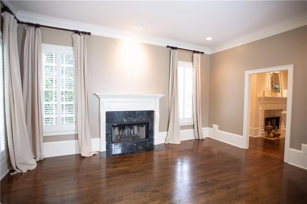 4555 Peachtree Dunwoody Road, Sandy Springs, Georgia 30342, 4 Bedrooms Bedrooms, ,4 BathroomsBathrooms,Residential,Sold,4555 Peachtree Dunwoody Road,6860913