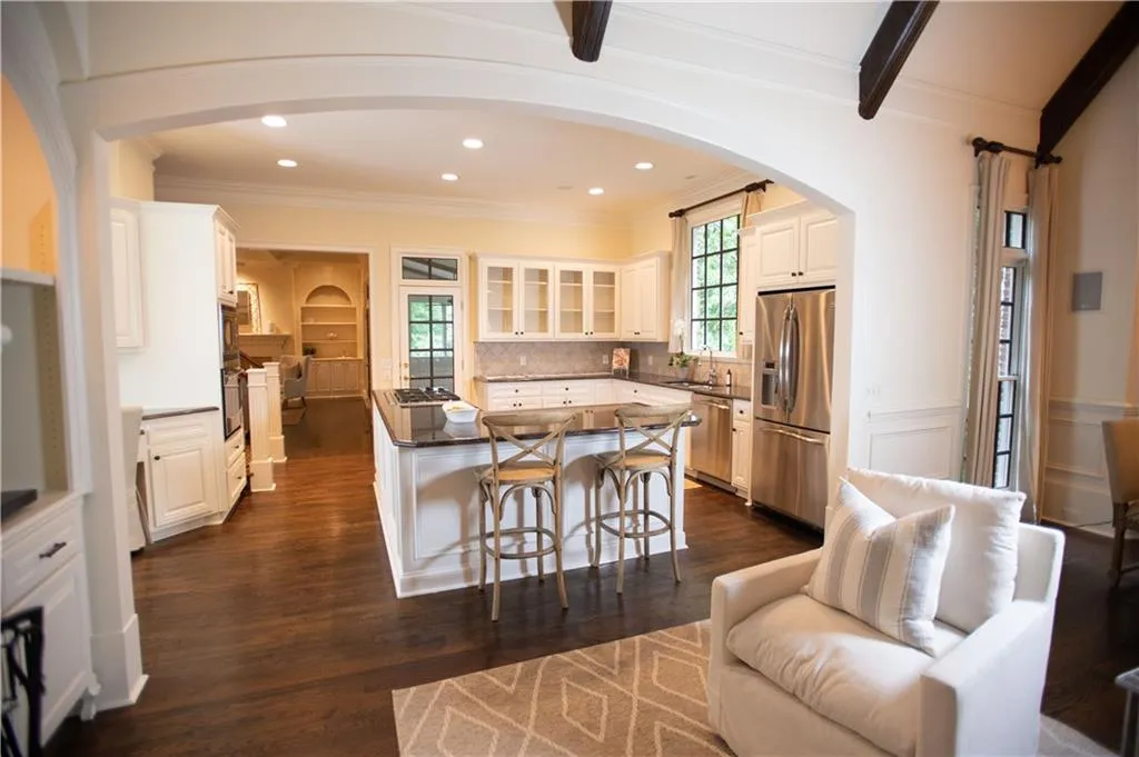 4555 Peachtree Dunwoody Road, Sandy Springs, Georgia 30342, 4 Bedrooms Bedrooms, ,4 BathroomsBathrooms,Residential,Sold,4555 Peachtree Dunwoody Road,6860913
