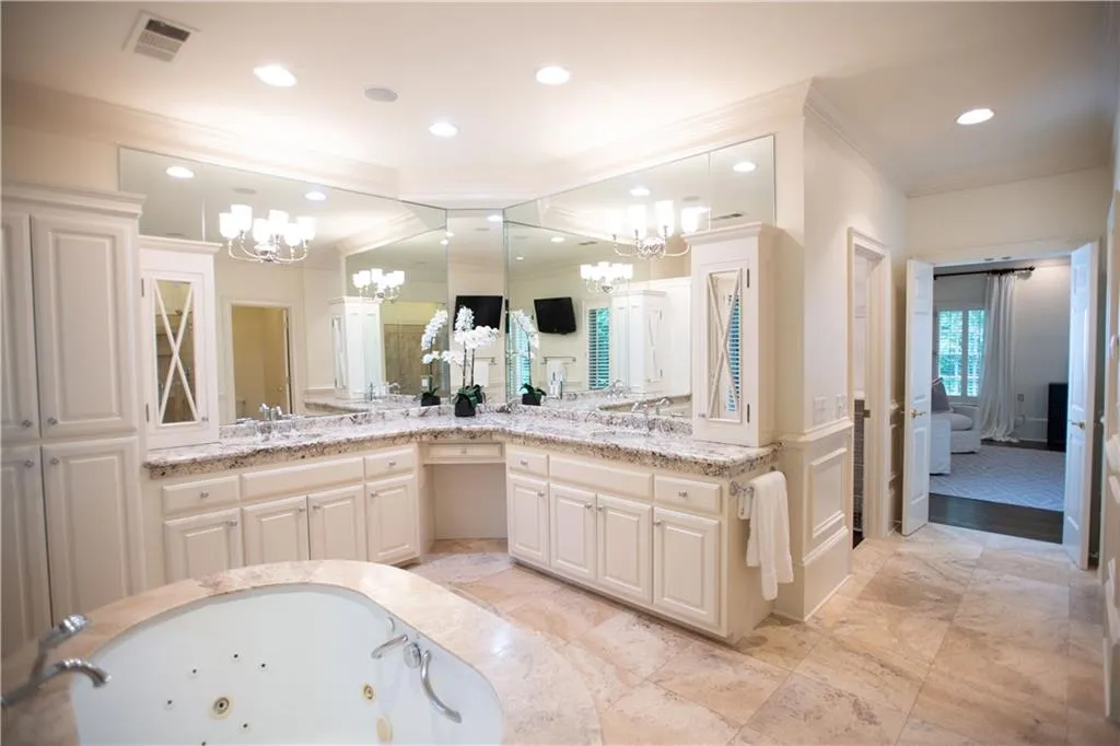 4555 Peachtree Dunwoody Road, Sandy Springs, Georgia 30342, 4 Bedrooms Bedrooms, ,4 BathroomsBathrooms,Residential,Sold,4555 Peachtree Dunwoody Road,6860913