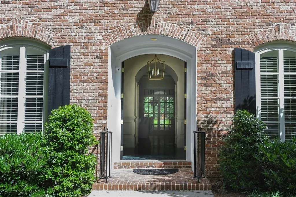 4555 Peachtree Dunwoody Road, Sandy Springs, Georgia 30342, 4 Bedrooms Bedrooms, ,4 BathroomsBathrooms,Residential,Sold,4555 Peachtree Dunwoody Road,6860913