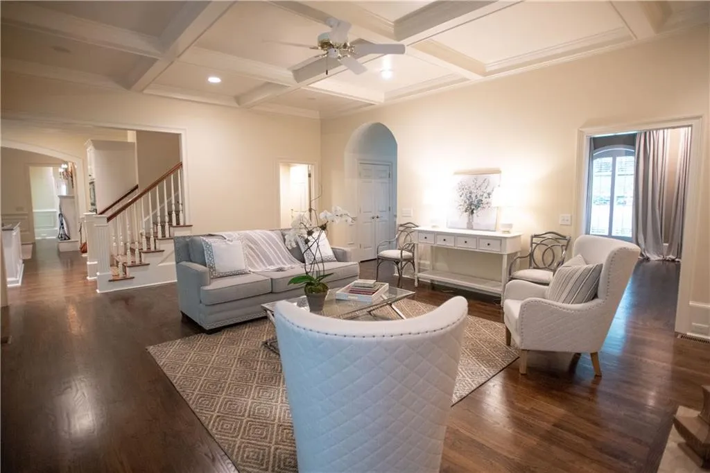 4555 Peachtree Dunwoody Road, Sandy Springs, Georgia 30342, 4 Bedrooms Bedrooms, ,4 BathroomsBathrooms,Residential,Sold,4555 Peachtree Dunwoody Road,6860913
