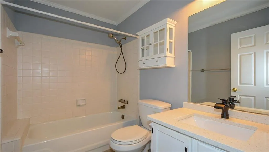 82 Dunwoody Springs Drive Unit C, Atlanta, Georgia 30328, 3 Bedrooms Bedrooms, ,2 BathroomsBathrooms,Residential,Sold,82 Dunwoody Springs Drive Unit C,5917301